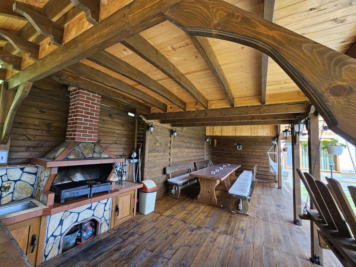 Villa Hills - Къща За Гости С Храна Orlino Exteriör bild